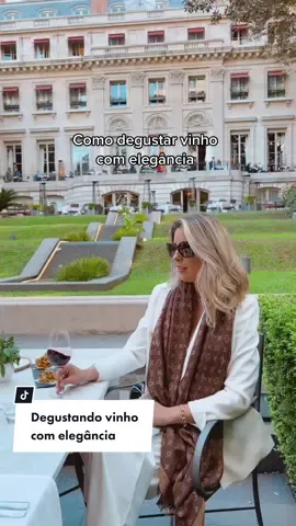 Pode parecer regrinhas bobas, mas você sabia que aqueles que fazem uso da etiqueta social se destacam dos demais e tendem a ter muito mais sucesso na vida social e profissional? 👉🏼 marque uma amiga qud adora vinho nesse post.  #boasmaneiras  #vinho #wineloversclub #winelovers #etiqueta #eleganciaamesa #mulhereselegantes #mulherespoderosas 