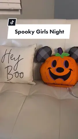 i need the mickey pillow 🥹🎃 #halloween @mammamia_1 