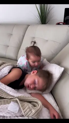 She missed him after a nap 💤  . . . #babygirl #littleprincess #brotherandsistergoals #brothersisterlove #FlexEveryAngle #siblingsgoals #siblinglove #kidsgoalz 