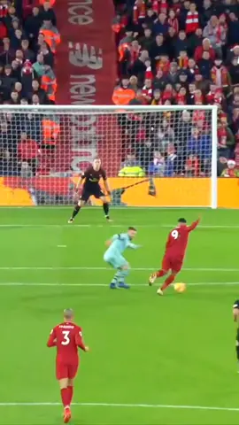 Firmino hafd Arsenal defenders Falling 😎 #football #footballtiktok #capcut #epl #eplfootball #firmino #liverpool #arsenal