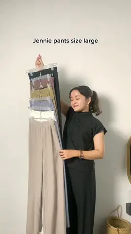 Jennie size L udah bisa diorder ya bestie, lingkar paha bisa melar sampai 80cm🫶🏻