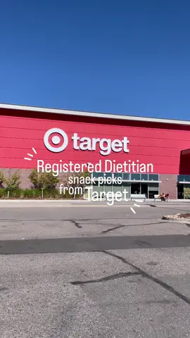 6 easy grab and go snacks from Target! i know you’re already there anyways 😏 just pick up a couple snacks too! #registereddieitian #balancedlifestyle #targetfinds #healthysnacks #groceryhauls 