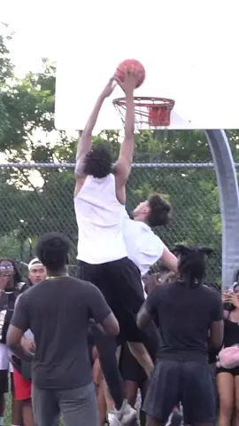 The best way to get dunked on at least🤦🏻‍♂️🤷🏻‍♂️😂 #posterizer #dunk #basketball #bball #streetball 