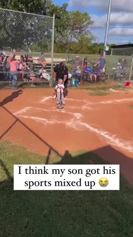 This kid was playing baseball but what happens next will get you 😂😂 #meme #viralvideo🔥 