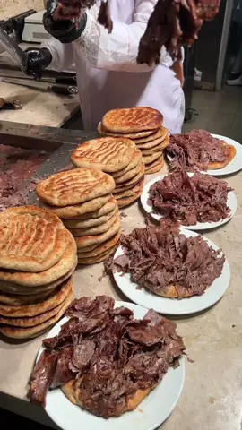Tırnak pide ile et dönerin birlikteliğini siz nasıl buldunuz ❓#etdöner #dönerci #ağababadöner #yummy #yaprakdöner #donerkebab #kebab #turkishkebap #kebap #food #yemeiçme #tırnakpide #pidedöner 