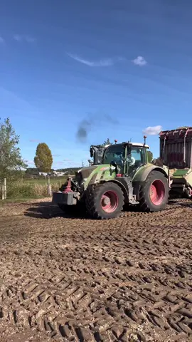 718 oporowo wjeżdża na pryzmę 😁 #corn#qq#fendt#viral