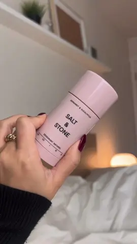 I’m obsessed with this…! Smells divine, works effectively, and doesn’t irritate my skin! @SALT & STONE #SaltAndStonePartner  
