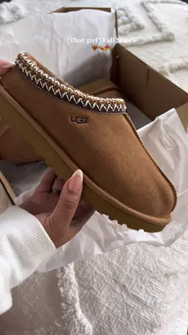 Excited to style my new uggs, perfect fall shoes 🍂🍁🤍#fallshoes #fallmusthaves #uggslippers #uggboots #uggseason #fallaesthetic #thatgirl #thatgirkaesthetic #fallfashion #falluggs #foryou #contentcreator #ugccreator #MomsofTikTok 