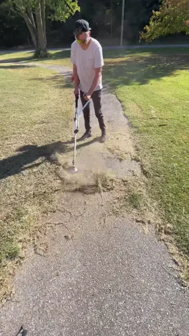 El Toolñado with the wire brush trimmer #lawncaretiktok #oddlysatisfying 