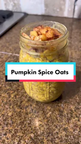 Tis the pumpkin spiced season - pumpkin spice overnight oats 🎃 #pumpkinspice #overnightoats #cooking #Recipe #breakfast #easybreakfast 