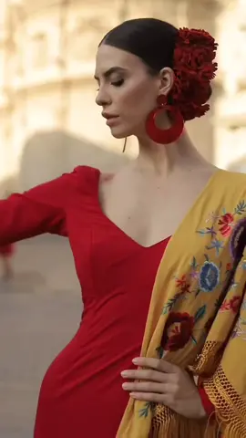 Feliz día de la Hispanidad!! ❤️💛❤️ #trajedeflamenca de Sonibel #españa #diadelahispanidad #española #rojoyamarillo #diadelpilar #typicalspanish #españatiktok 