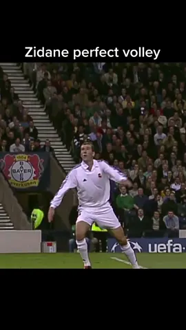 @Real Madrid C.F.  vs Bayer Leverkusen at ucl 2002! #realmadrid #halamadrid #leverkusen #bayerleverkusen #fypシ #fyp #footballtiktok #football #ucl #zidane 
