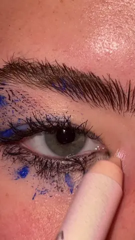 I love the weekend #fyp #blueeyes #makeup #mua #viral #tutorials #eyebrow #tiktok #tutorial #viral #macscaraface #fall #funny #baddie #blowthisup #Love #nohate #haters #wax #theweeknd #weekend #goingout #model #fallfashion #looks #fallllooks