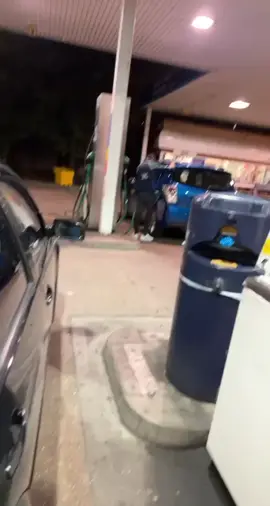 Uncle giving it the full pump #London 
