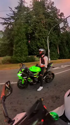 Lemme know what you guys think was going through his head.                                                  #cottoncandysky #airhead #whohurthim #probablyme #whatsonyourmind  #kawasaki #biketok #motorcycle #gopromax360 #bikefam #636 #ninja