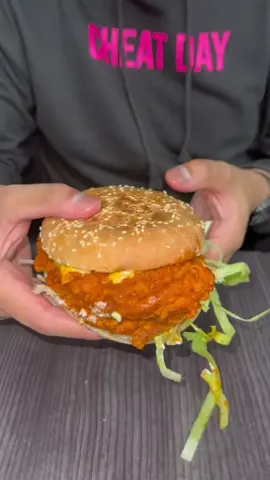 MIAMI’S SPICY CHICKEN BURGER IN BIRMINGHAM? #birmingham #chicken #burger #spicy #foodtiktok #fyp #fyp #foryou #viral #trending #halalmunchies #best #chickenburger #foodreview #explore #reels #brum #ladypoolroad #miami #friedchicken #manchester #spicy 