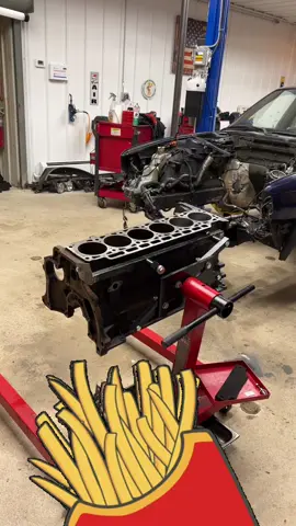 Sometimes, you have to just dance! #happysummerdance #bmw #mechanic #mechanicsoftiktok #technician #techniciansoftiktok #engine #mecanico #automotive #mechanicslife #cardealership 