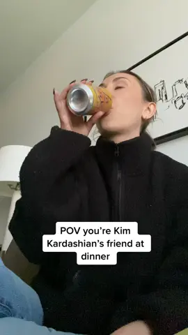 Good friend dinner with friends. #fyp #foryou #foryoupage #kardashians #kardashianshulu #kimkardashian 