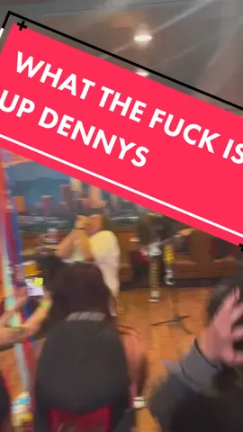 panned over so you could see the service staff enjoying themselves #whatthefuckisupdennys #gamesweplay #skyleracord #poppunk 