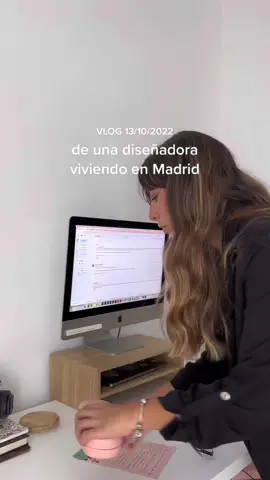 Un vlogcito para no perder la costumbre y para automotivarme #diseñadoragrafica #diseñadorademarcas #directoracreativa #branding #madrid 