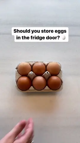 Don’t store eggs in your fridge door! 🚨✋🏼🚫🙅 #worldeggday #egglovers #foodhacks 