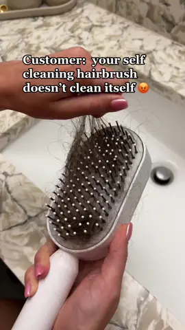 It actually works🤤 #haircare #selfcleaninghairbrush 