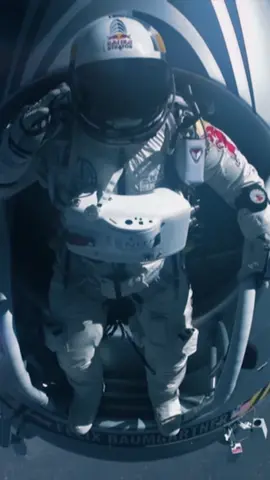 Há 10 anos, Felix Baumgartner pulava da ESTRATOSFERA e se tornava o 1º homem a quebrar a barreira da velocidade do som em queda livre 👨‍🚀 #redbull #tedáasas #redbullstratos #spacejump #worldrecord 