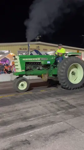 Who loves blacktop pulling?#blacktoppulling #blacktop #olivertractor 