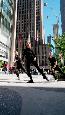 POV your doing @mindyyohoho choreography outside her New York City “office” with her! It was a dream!  . . #mindyyohohochoreo #dance #twins #dancefriends #michaeljackson #mj 