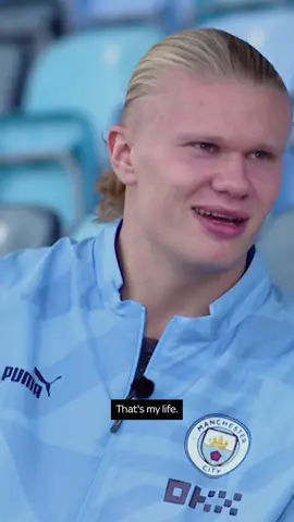 Favourite food? Favourite player growing up? Erling Haaland answers YOUR questions in a fans’ Q&A with brilliant results 😂 @Gary Neville #mancity #football #haaland #qanda 