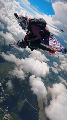 🤩🪂🤘🏻 Enjoy with @skydiving_official✅  . . . ⠀⠀⠀⠀⠀ . . ⠀⠀⠀⠀⠀⠀⠀⠀   ⠀⠀⠀⠀⠀⠀⠀⠀⠀ Posted• @brownfire You’ve heard of FS, VFS, CRW & XRW.  Welcome to ARW - Angle Relative Work.  Wingsuit rodeo angle with docks. Wouldn’t be possible without these slick shredders and the person I trust most on my back. #wingsuitrodeo #angle #skydiving #wingsuit #epic #florida #beach #adrenaline #crazy 