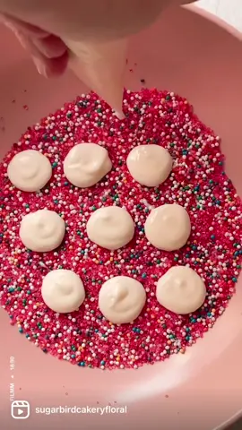 Easy chocolate sprinkle bites! These are perfect for topping cupcakes, or even just eating as a sweet treat. #Bakingtok #Bakingtiktok #Caketok #Caketiktok #Cakedecorating #chocolaterecipe #chocolateart #EasyChocolate #EasyBaking #Bakingwithkids #FoodTok #foodtiktok #chocolatetok #Chocolatetiktok #sprinkles 