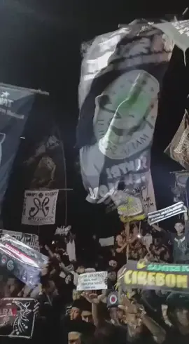 RIBUAN BENDERA BERKIBAR#abahaligurubesarmafisindonesia #mafiasholawatindonesia🇲🇨 #abahalishodiqin💚🤟 