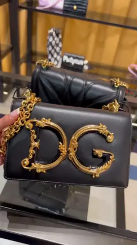 Olha que maravilhosa essa bolsa da Dolce & Gabbana 😍❤️ #fy #bolsadeluxo #bolsa #bolsadegrife 