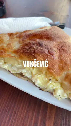 Burek kod Vukčevića, Podgorica #food #foodtiktok #tiktoksrbija #tiktokcrnagora #Foodie #FoodLover #foodguide #tasty #podgorica #burek #bureksasirom 