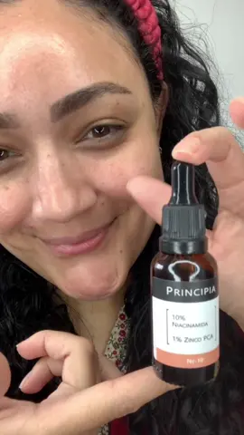 O Sérum NC-10 da @principiaskincare  possui 10% de Niacinamida e 1% de Zinco PCA, tem alta eficácia contra acnes, cravos, manchas, oleosidade e poros dilatados. @principiaskincare  Modo de Uso: Use diariamente, de manhã e à noite  🌟 Tem cupom especial para vocês: rotinadaamanda   #skincare #principiaskincare #peleacneica #pelecomacne #acne #cuidadoscomapele #cuidandodapele #autocuidado #maequesecuida #amese #autocuidadomaterno #niacinamida