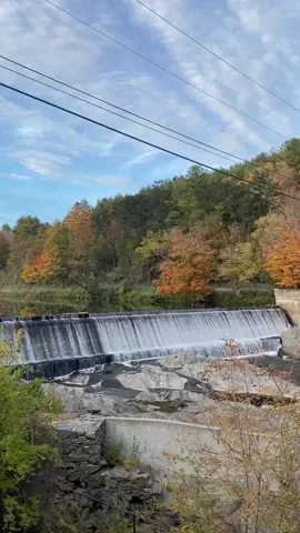 in my gilmore girls era 🍂🌳 #newengland #boston #vermont #rhodeisland #connecticut #fall #fyp 