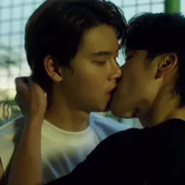 tô atrapalhando?🙊 #yinwar #yinyin_anw #warwanarat #lgbtcouple #doramabl #boyslove #tiktok #foryou #paravocê #fy #fyp #fanpage #boysloveedit_ #kiss #boyslovefans #couple #you #seriesbl #thailand #edit #music #night 
