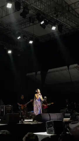 teh, terima kasih ya lagu ini selalu jadi penguat tersendiri buat aku🥺🫶🏻✨@Yura Yunita #liveprojectsemarang 