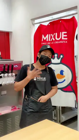 Mixue mana coba yang crewnya seasik crew mixue wiyung?😆 #fypシ #kutukanmantan #DidYouYawn #mixue #mixuesurabaya 