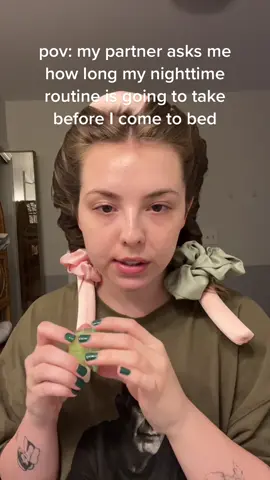 the 20 step routine pays off in the morning 💅 #nighttimeroutine #nighttimeskincare #nighttimeskincareroutine #nighttimeskincareproducts #nightroutine #BeautyTok #beautymeme #beautymemes #skintok #hairtok #heatlesscurls #heatlesscurlsovernight #heatlessovernightcurls 
