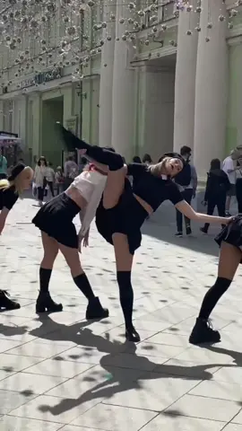 inst: crybbmary #kpopinpublic #lesserafim #blueflame #fyp #coverdance #kpop 