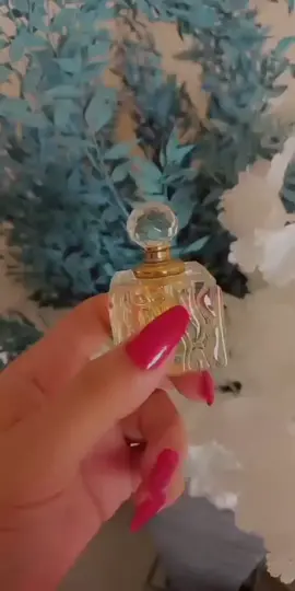:شميت عطرك والمخاليق زحمهاثر العطور تصحي الشوق لا نام#عطر #عطرالشام #عطورات #عطورات_فاخرة #عطري #لغه_العيون #شعر #شعر_حب #قصايد_شعر #ستوريات #explore #following #follower #fypシ #storytime #تصويري #اكسبلورexplore #ترند