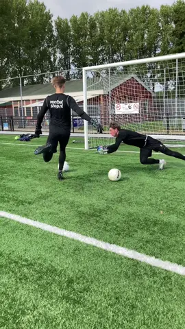 There’s no beating this guy 🤯 #goalkeeper #goalkeepertraining #goalkeepers #viral Goalkeeper blocking technique / Goalkeeper blocks / Goalkeeper training / How to block as a goalkeeper? / Best goalkeeper drills