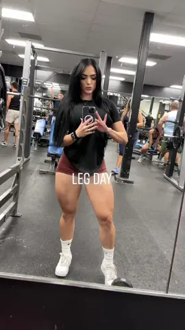 Never skip leg day ✨⚡️ #tanethfit On the video▶️ (Bulgarian split squat, squat on smith , squat with dumbbells) 