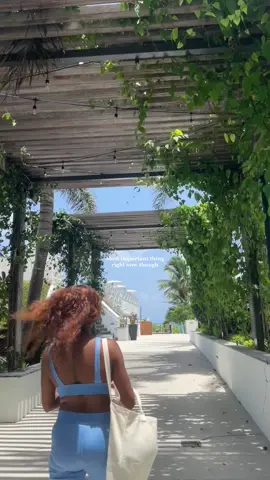 Life can get really hard sometimes and cause you to forget about the happiness that surrounds you.. take the time to embrace those pieces of happiness🤍 #foryou #foryoupage #Lifestyle #blowthisup 