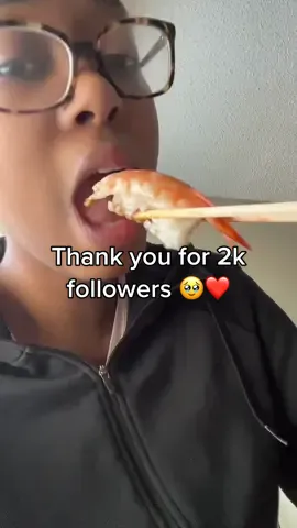 I could eat sushi forever Omg 😩 thank you for 2k followers 🥰🥰🥰 let me know what you want me to try next #sushitime #sushilover #pdxfoodie #eatwithme #kayyeatss #portlandoregon 