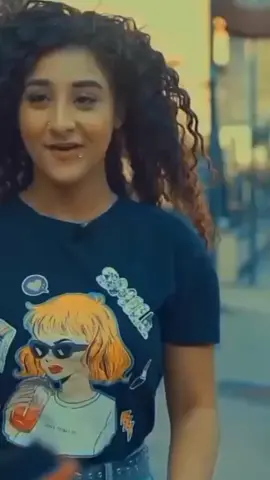 انتم بتبوسوا في الافلام حقيقي ولا ده خدع #😂😂😂 
