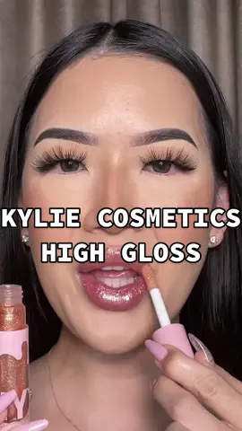 Replying to @Sydney 🍹✨ love this lipgloss from @Kylie Cosmetics ✨#kyliejenner #kyliecosmetics #kyliecosmeticshighgloss #ohyoufancy #lipgloss #lipglosstutorial #kyliehighgloss #sparklylipgloss #lipreview #makeuptoks #mangomoniica 