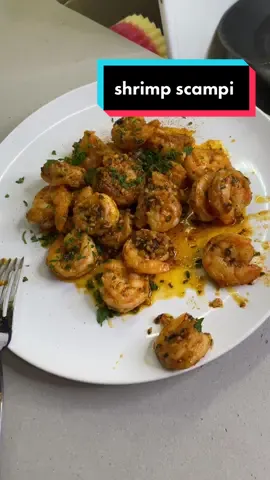 for all my shrimp lovers out there ingredients: (shrimp, minced garlic, lime juice, dash of white wine, 1/4 stick of butter, paprika, parsley, salt, pepper, cajun(optional), stir together and enjoy)#shrimptok #cooking 